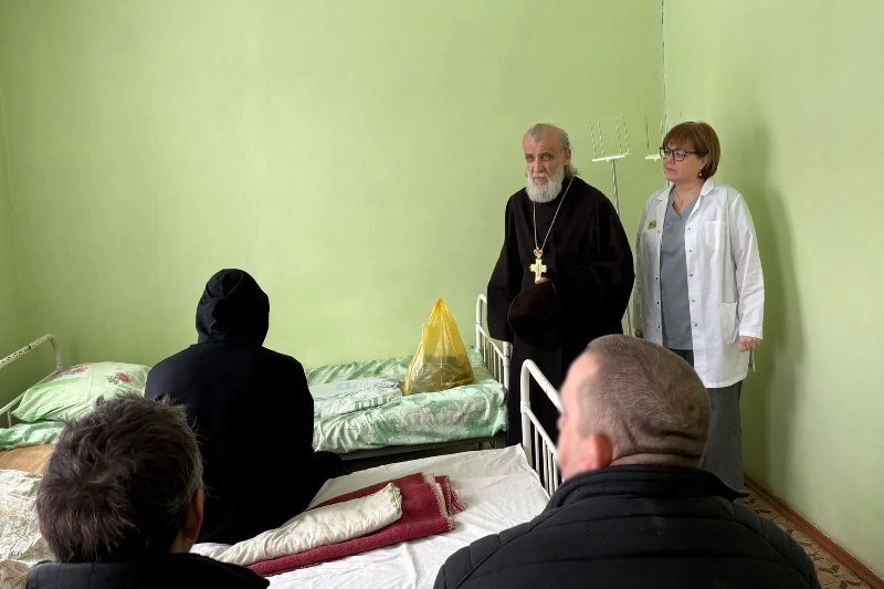 Протоиерей Евгений Сорокин провел антинаркотическую беседу в наркологическом отделении Калачеевской РБ