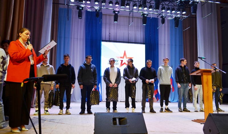 В День призывника священнослужитель совершил молебен в г. Павловск