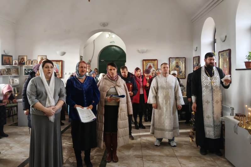 В храме прп. Сергия Радонежского п. Подгоренский прошла панихида по жертвам дорожно-транспортных происшествий