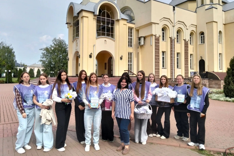 Учебные учреждения Россошанского муниципального района присоединились к ежегодной благотворительной акции «Белый цветок»