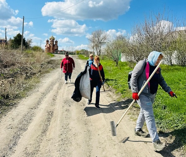 В селе Новая Калитва провели экологический субботник 