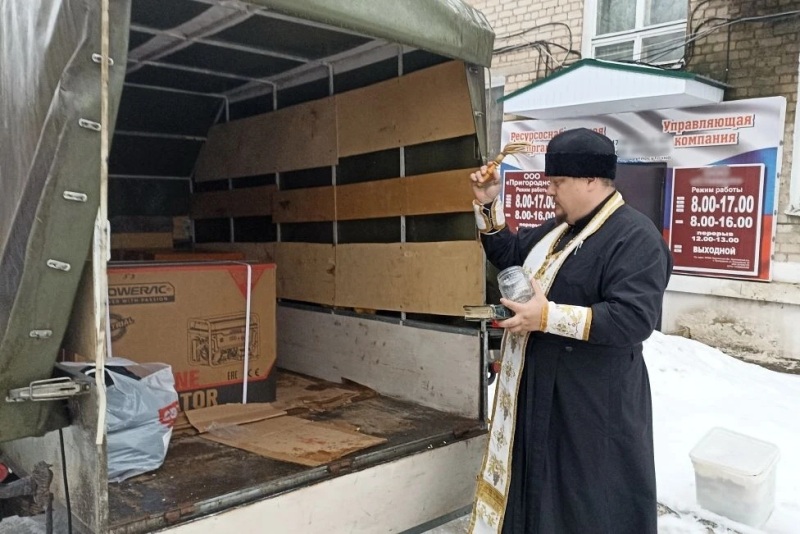 Благочинный Калачеевского церковного округа посетил волонтерское объединение района