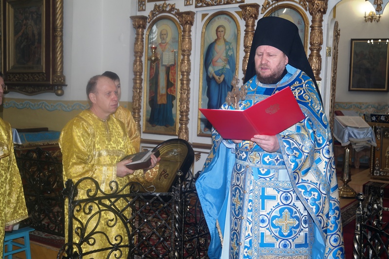 В празднование Сретения Господня благочинный совершил праздничное богослужение