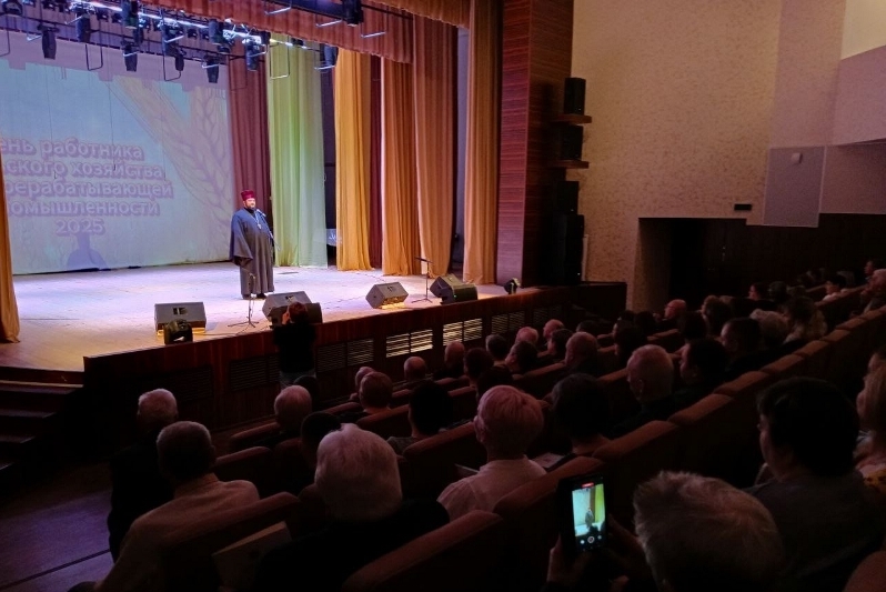 Благочинный Павловского церковного округа посетил мероприятие, посвященное Дню работника сельского хозяйства и перерабатывающей промышленности
