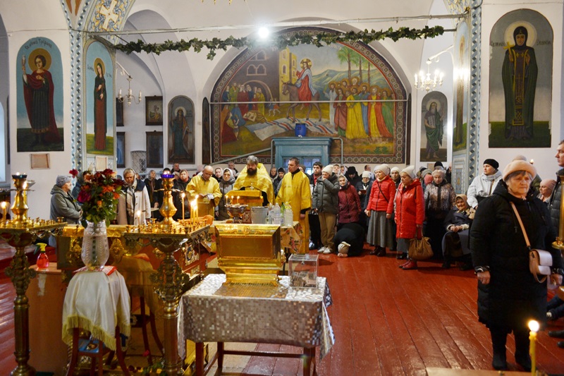 Калачеевцы помолились у ковчега с мощами святителя Тихона, епископа Воронежского, Задонского чудотворца