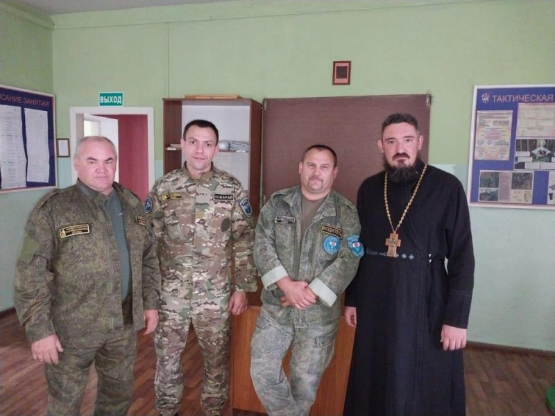 Священник посетил пожарные части Каменского района и побеседовал со служащими