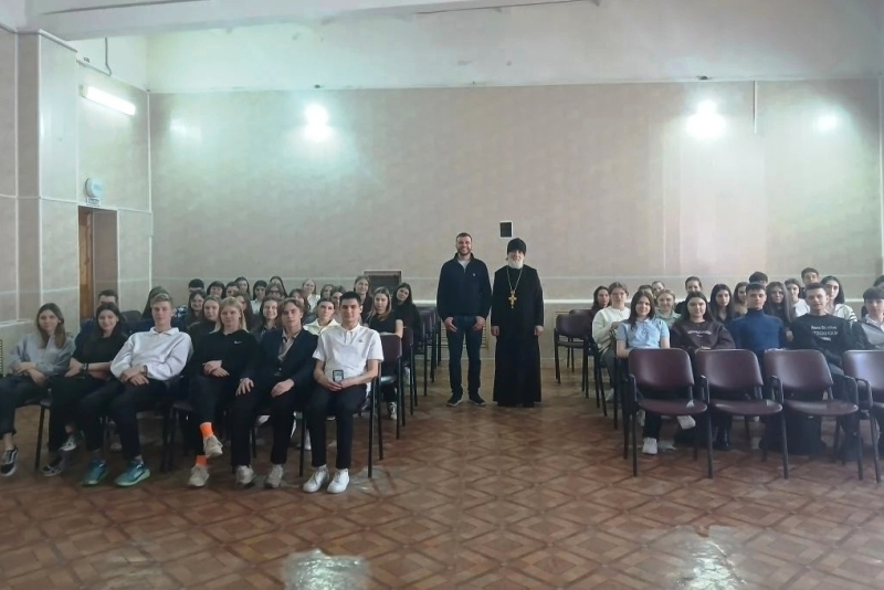 Виктор Викторович Пригода провел интерактивную беседу с учащимися Калачеевской СОШ № 1 о профилактике зависимостей