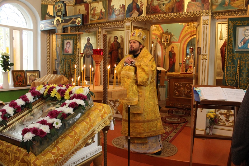 Архипастырь совершил Божественную литургию в Никольском храме плодосовхоза «Острогожский»