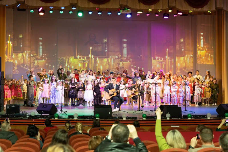 Представители православной молодежи Воробьевки приняли участие в межмуниципальном фестивале «Пасхальный свет Победы 2026»