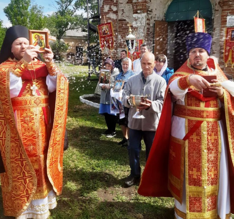 В Богучарском благочинии престольный праздник отметили сразу три прихода и одно село