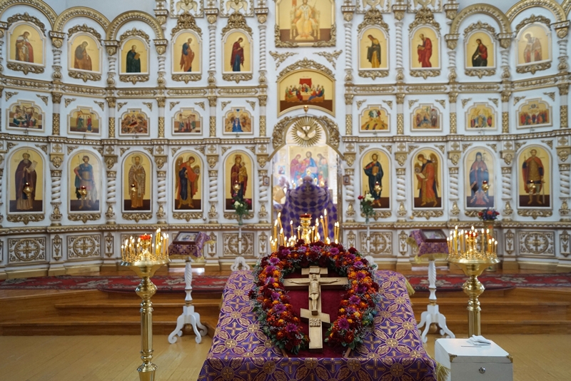 В праздник Воздвижения Честнаго и Животворящего Креста Господня в храмах Богучарского благочиния совершены торжественные богослужения