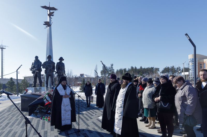 Архипастырь совершил заупокойное богослужение у мемориала военнослужащим, погибшим при исполнении воинского долга
