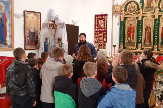  В дни Пасхальной Седмицы ребята из Подгоренской школы № 1 посетили храм преподобного Сергия Радонежского