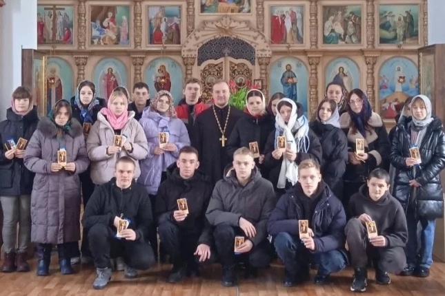 Ученики Дроздовской СОШ посетили храм Преображения Господня с. Заболотовка