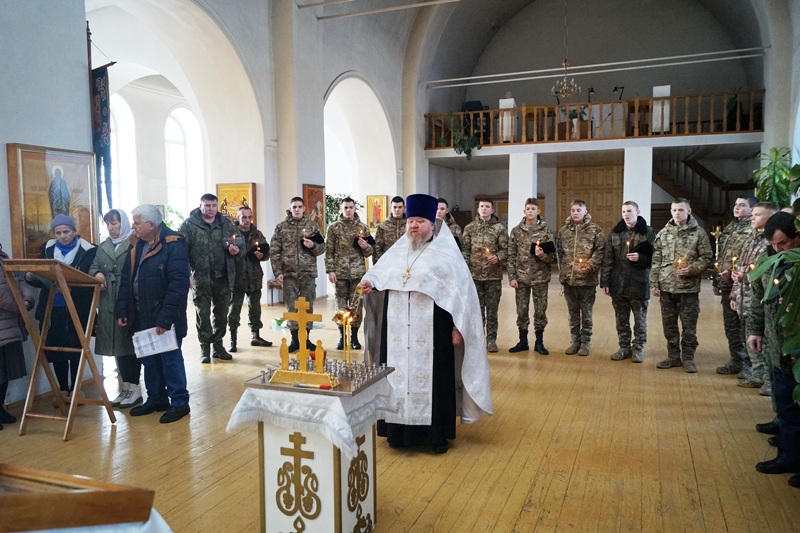 В Свято-Митрофановском храме села Верхний Мамон состоялась панихида по невинно убиенным казакам