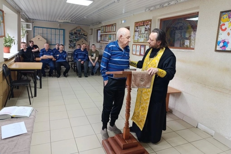 В психоневрологическом интернате села Березовка Воробьевского района совершено таинство исповеди и причастия