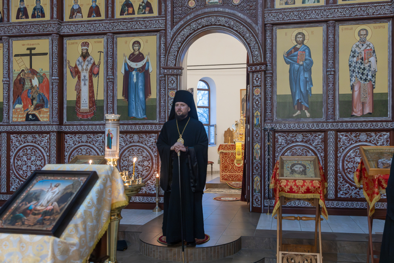 Архипастырь совершил воскресное богослужение в Воскресенском соборном храме Белогорского мужского монастыря