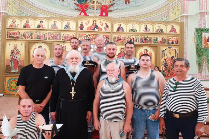  В день Военно-морского флота России в храме Святого-Духа собрались моряки