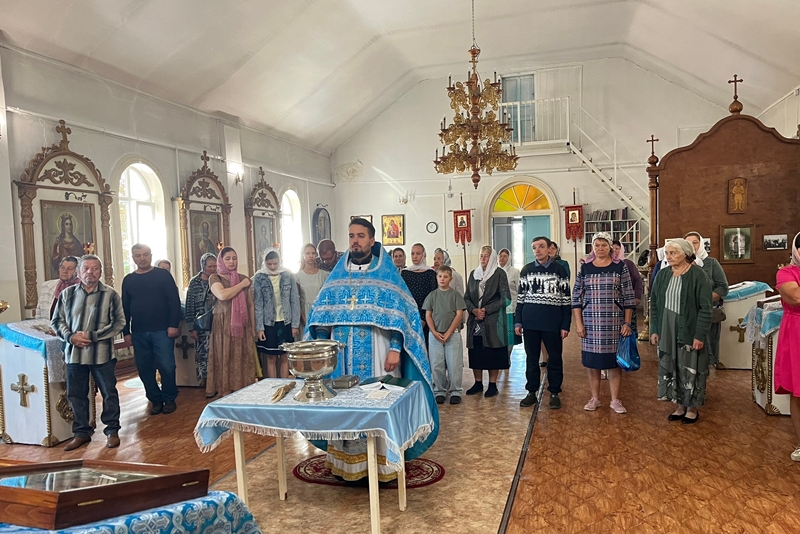 Молебен на начало нового учебного года состоялся в храме святого Великомученика и Победоносца Георгия села Терновое