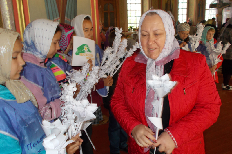 Праздник и акция «Белый цветок» в Михайловском храме на Песках