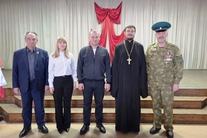 В МКОУ СОШ № 24 города Россошь прошло мероприятие, приуроченное к Дню памяти о россиянах, исполнявших служебный долг за пределами Отечества