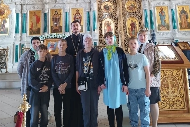 Клирик Россошанского благочиния провел экскурсию по Свято-Ильинскому кафедральному собору