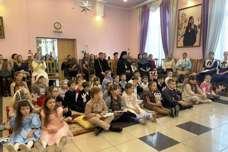 Архипастырь поздравил воспитанников воскресной школы «Добро» при Свято-Ильинском кафедральном соборе города Россошь с Рождеством Христовым