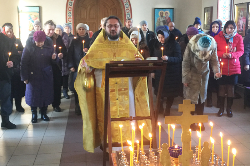 В Митрофановке почтили память святых новомучеников и исповедников Церкви Русской, а также всех пострадавших за веру в ХХ веке