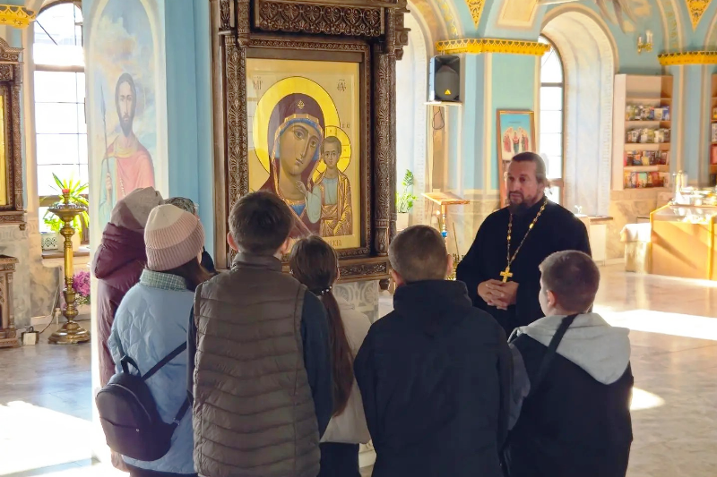 В городе Калач состоялась просветительская встреча учащихся местной СОШ № 6 с иереем Димитрием Ткаченко