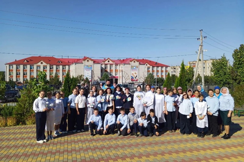 В Подгоренской школе прошла благотворительная акция «Белый цветок»