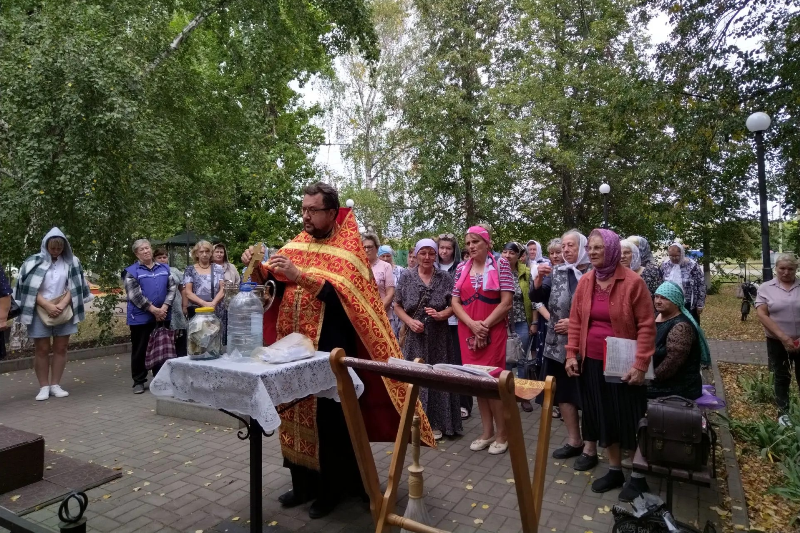 Молитва на месте утраченного храма: в селе Рудня совершили водосвятный молебен в день памяти Иоанна Крестителя