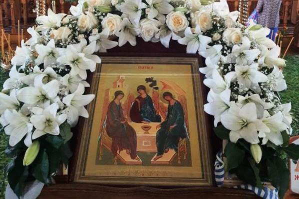 Приходы Павловского благочиния отметили День Святой Троицы праздничным богослужением