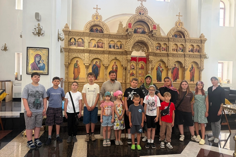 Экскурсия по храму в честь Всемилостивого Спаса для ребят из летнего лагеря