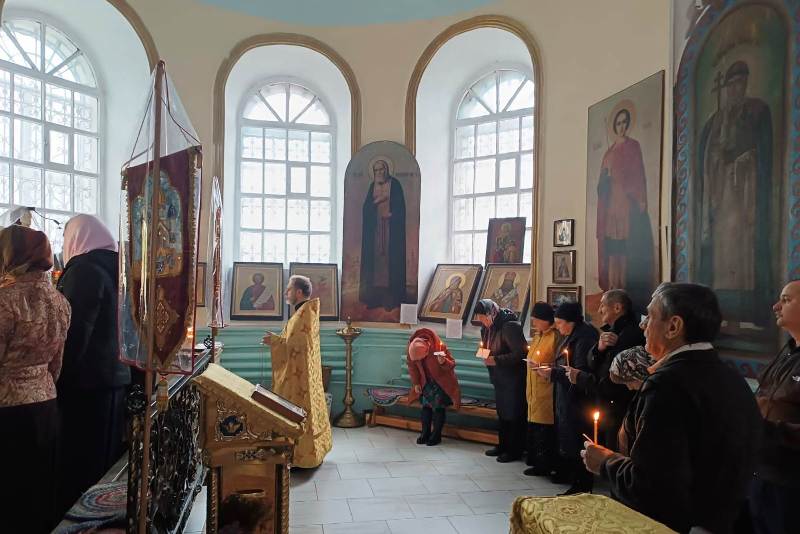 В Неделю 23-ю по Пятидесятнице в храмах Калачеевского благочиния совершена заупокойная лития по жертвам ДТП