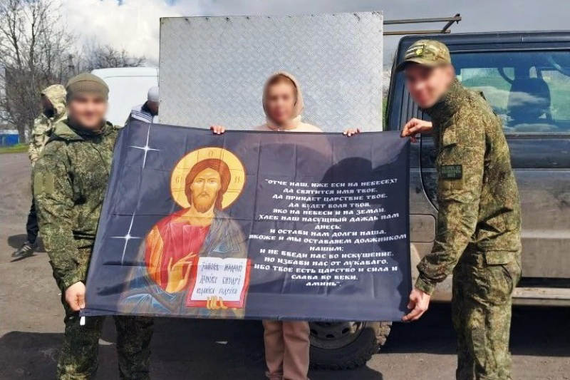 В рамках благотворительной акции «Подари солдату книгу» калачеевцы передали на фронт духовную литературу и гуманитарный груз