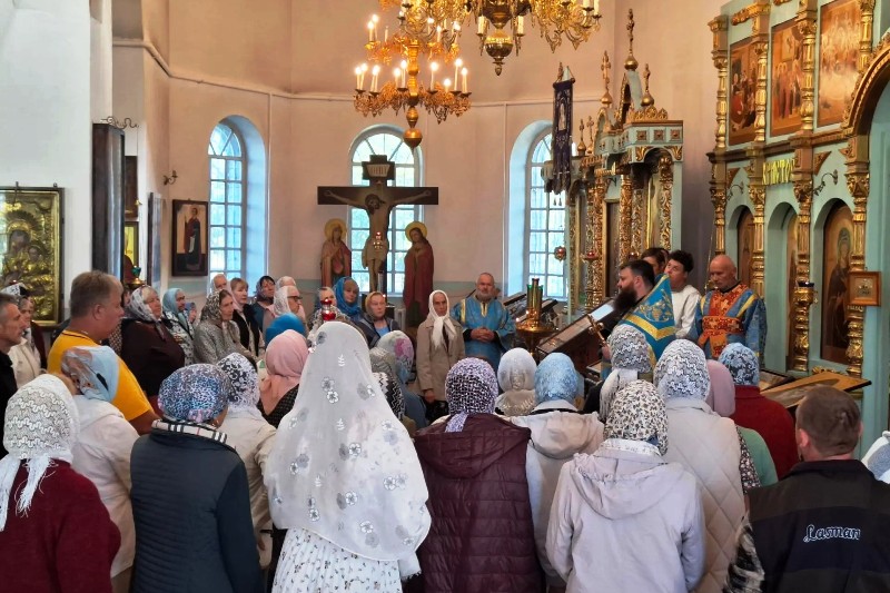 В Казанском храме поселка Каменка вознесена соборная молитва о детях, страдающих онкологическими заболеваниями