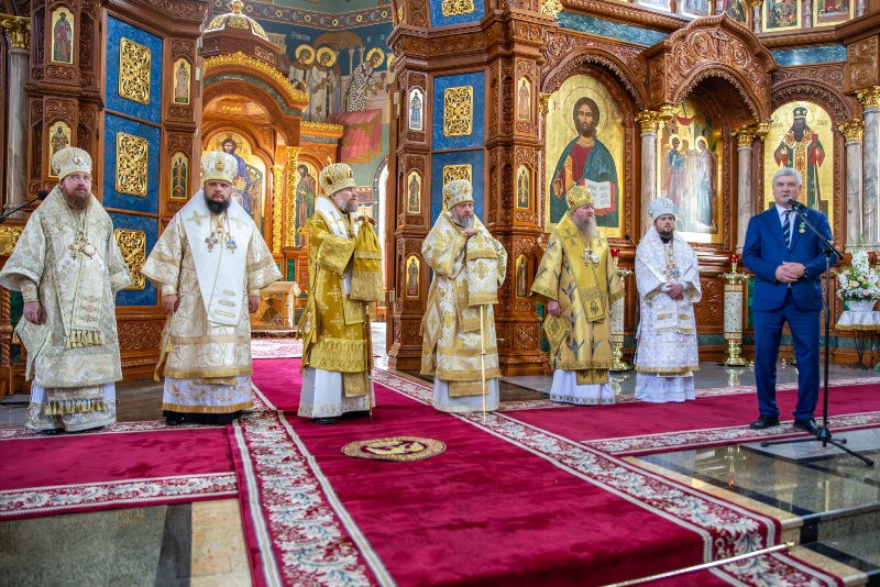 В праздник обретения мощей первого Воронежского святителя в Благовещенском кафедральном соборе г. Воронежа совершено соборное богослужение Архипастырей и духовенства