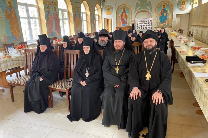 Представители Россошанской епархии посетили конференцию регионального этапа Митрофановских чтений для монашествующих в г. Воронеже