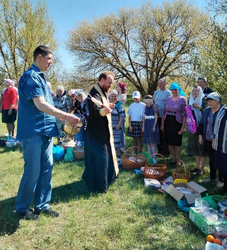 Освящение куличей и пасок в селах Богучарского района