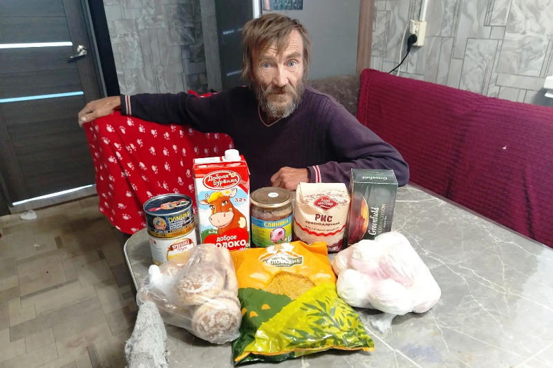 В селе Никольское-1 ко Дню пожилых людей раздали продуктовые наборы при поддержке благотворительного фонда «София»