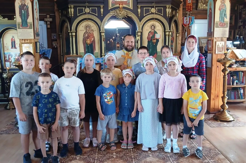В храмах Калачеевского благочиния были совершены молебны об учащих и учащихся и подведены итоги ежегодной акции «Собери ребенка в школу»