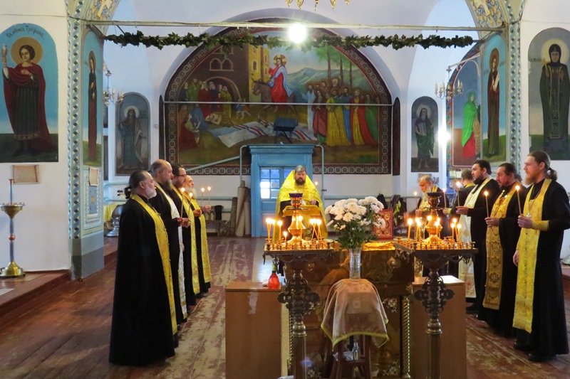 Состоялся торжественный соборный молебен с участием духовенства благочиния