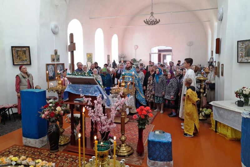 В селе Никольское-1 молитвенно отметили престольный праздник храма Рождества Пресвятой Богородицы