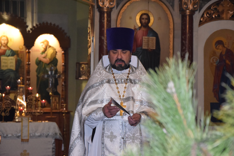 Кантемировские прихожане встретили Рождество Христово в храме