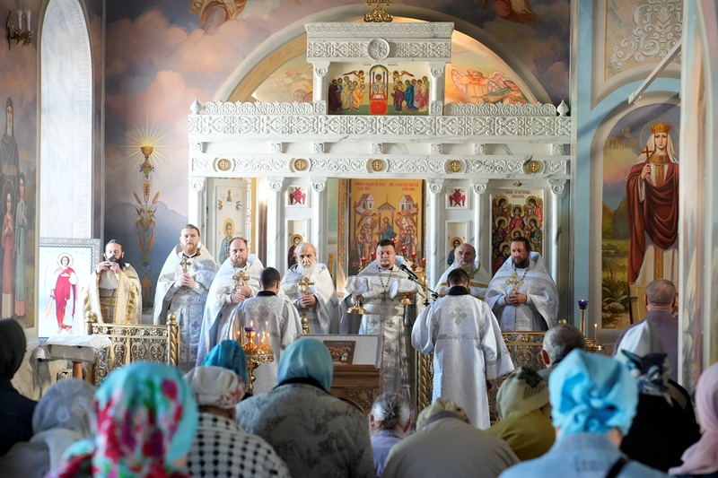 В храме Успения Пресвятой Богородицы города Калач соборно совершена Божественная литургия с миссионерским уклоном
