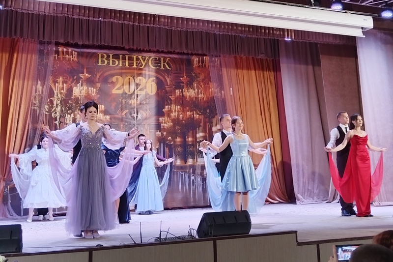 Благочинный Репьевского церковного округа принял участие в выпускном вечере учащихся Репьевской СОШ