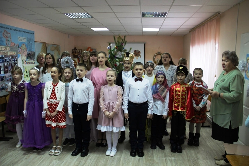 В Воскресной школе при храме святых апостолов Петра и Павла села Петропавловка состоялся яркий Рождественский концерт
