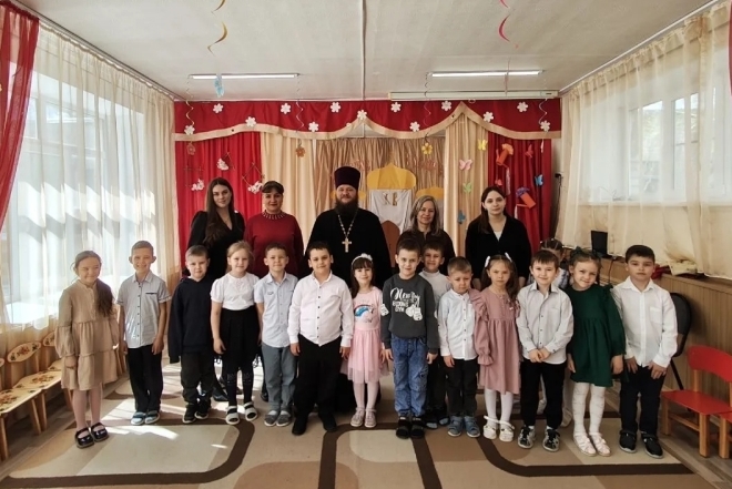 Секретарь епархии принял участие в пасхальном утреннике МБДОУ ЦРР — детский сад № 5 города Россоши
