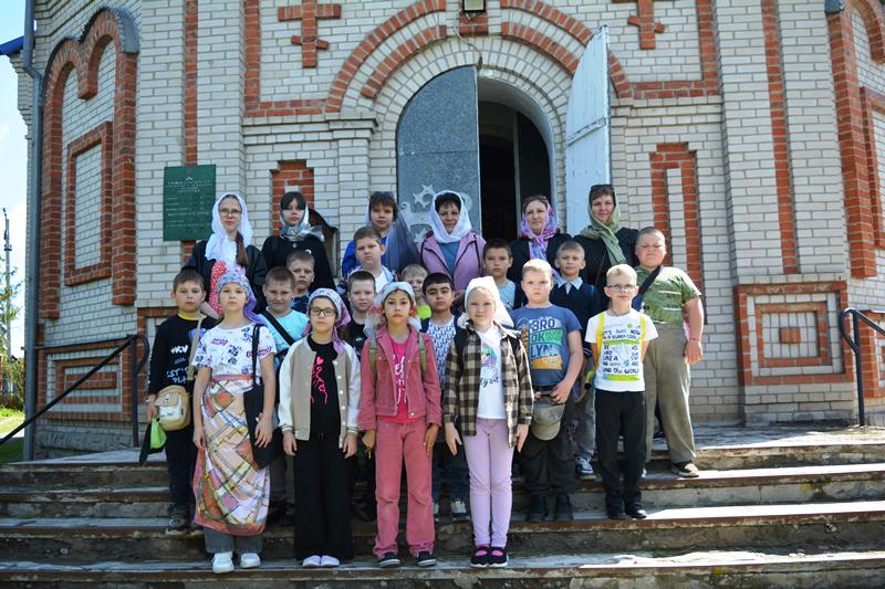 Учащиеся Каменской средней школы № 2 посетили Казанский храм