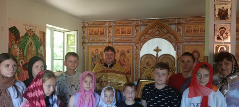 Ученики марченковской СОШ посетили храм Рождества Пресвятой Богородицы